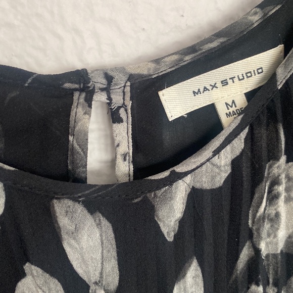 Max Studio Sleeveless pleated tunic blouse - Picture 3 of 3